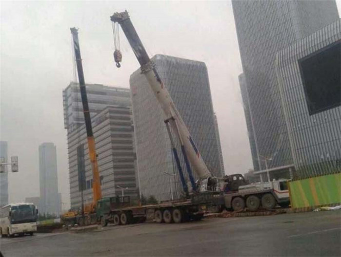 平塘县25吨吊车能吊多重设备？
