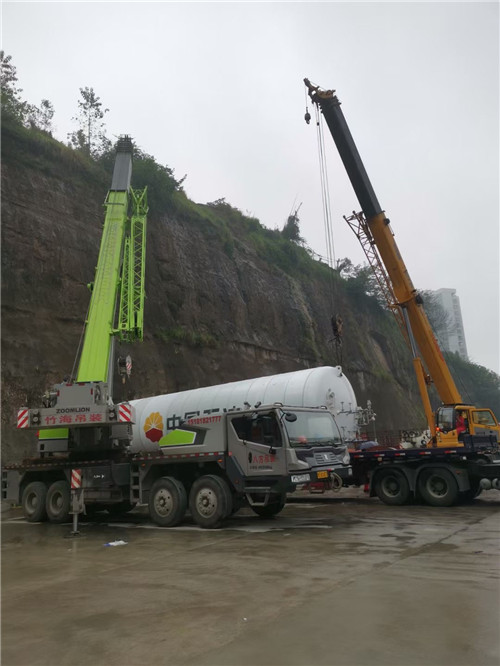 平塘县“不怕风雨冻”—— 吊车的 “恶劣环境适应” 技术
